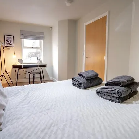 Modern Townhouse Location Free Parking Holiday home *