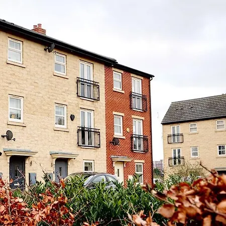 Modern Townhouse Location Free Parking Holiday home *