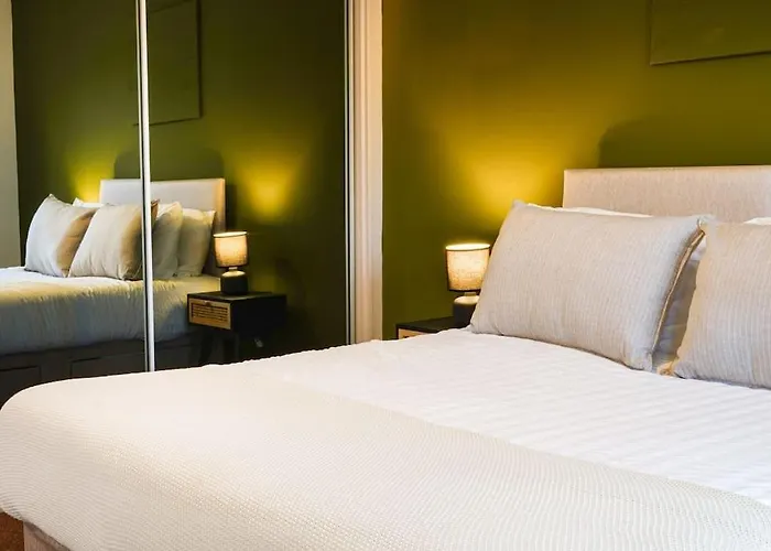 Modern Townhouse Location Free Parking * Leeds (West Yorkshire)