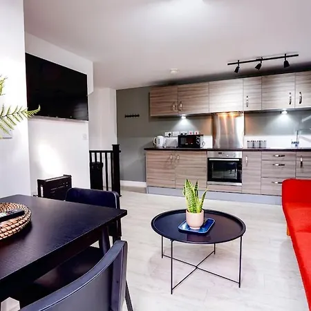 Modern Townhouse Location Free Parking Nyaraló *