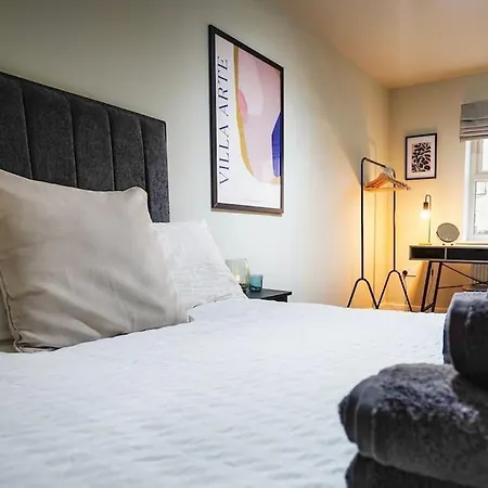 Modern Townhouse Location Free Parking Leeds