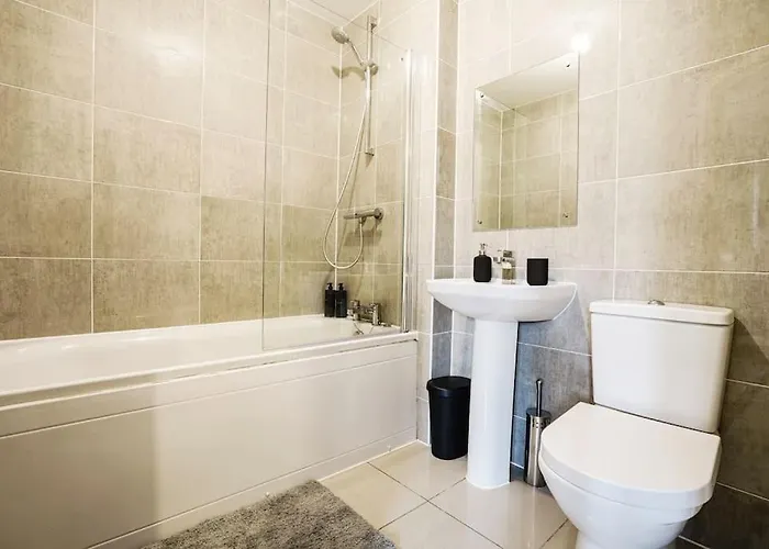 Modern Townhouse Location Free Parking Λιντς